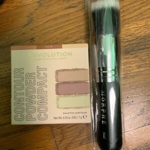 Revolution Contour Powder Compact - Fair with Morphe Brush